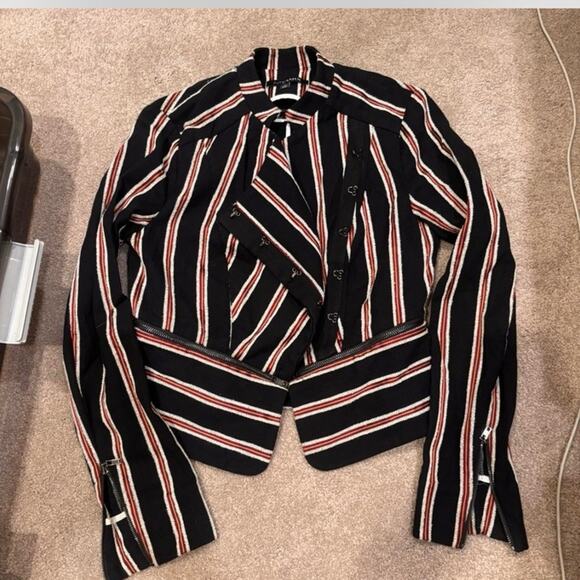 Blazer - Picture 4 of 4